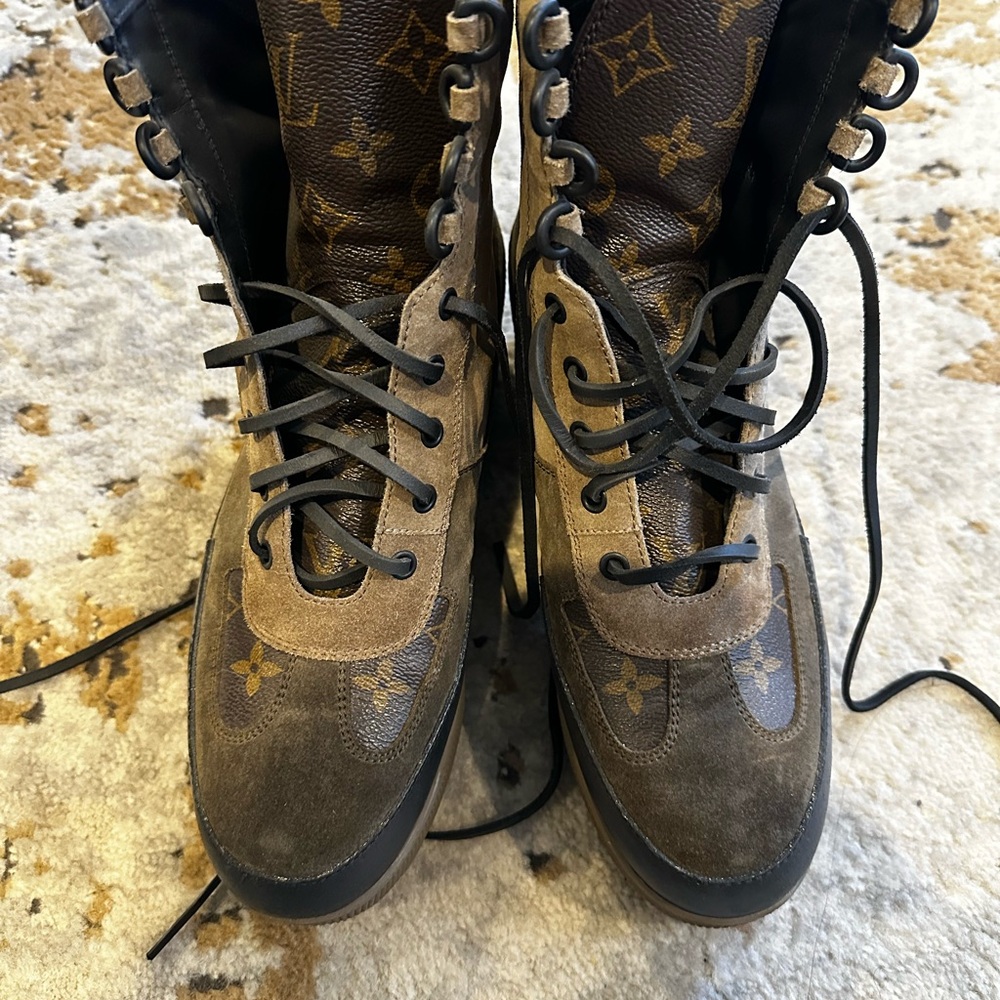 Louis Vuitton Laureate Boots EU42